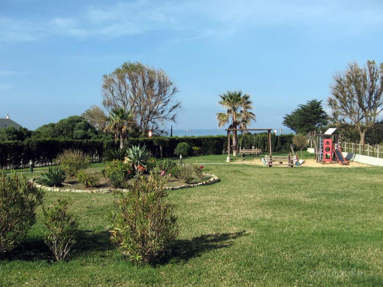 En Playa Atlanterra. Apartamento *